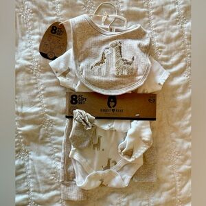 NWT Baby 7 Piece Gift Layette Set Cream and Giraffe Print Size 0-3 Months
